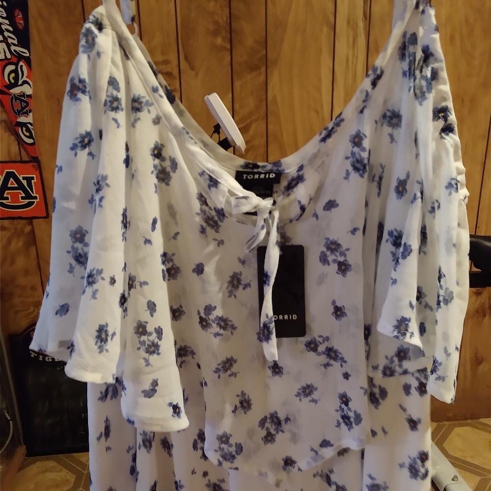 Torrid 2X Cold Sholder